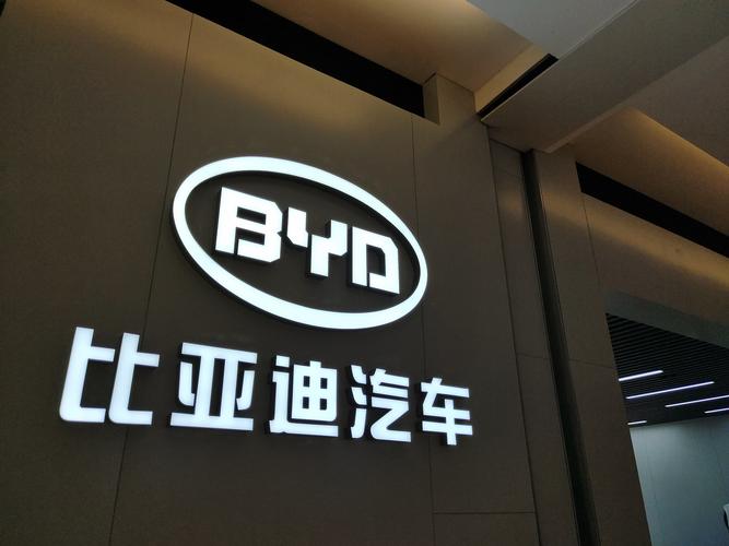 下子出两款,076两栖攻击舰四川舰列装,黑神话悟空,宇树科技人形机器人